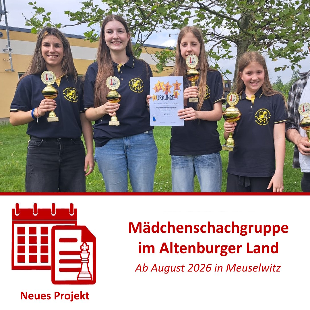 Die Mädchenmannschaft des Meuselwitzer Schachvereins mit dem Meisterpokal